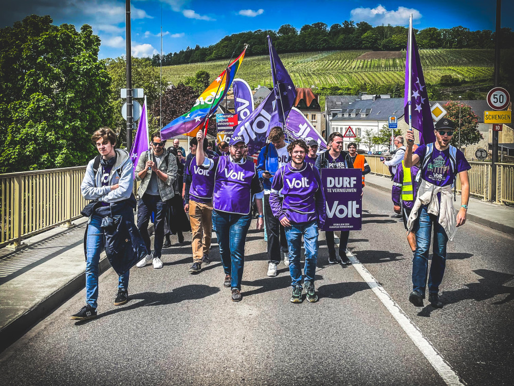 Volters marching on the bridge from Schengen to Perl