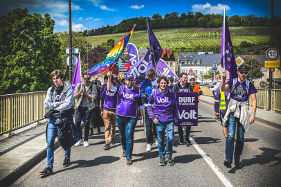 Volters marching on the bridge from Schengen to Perl