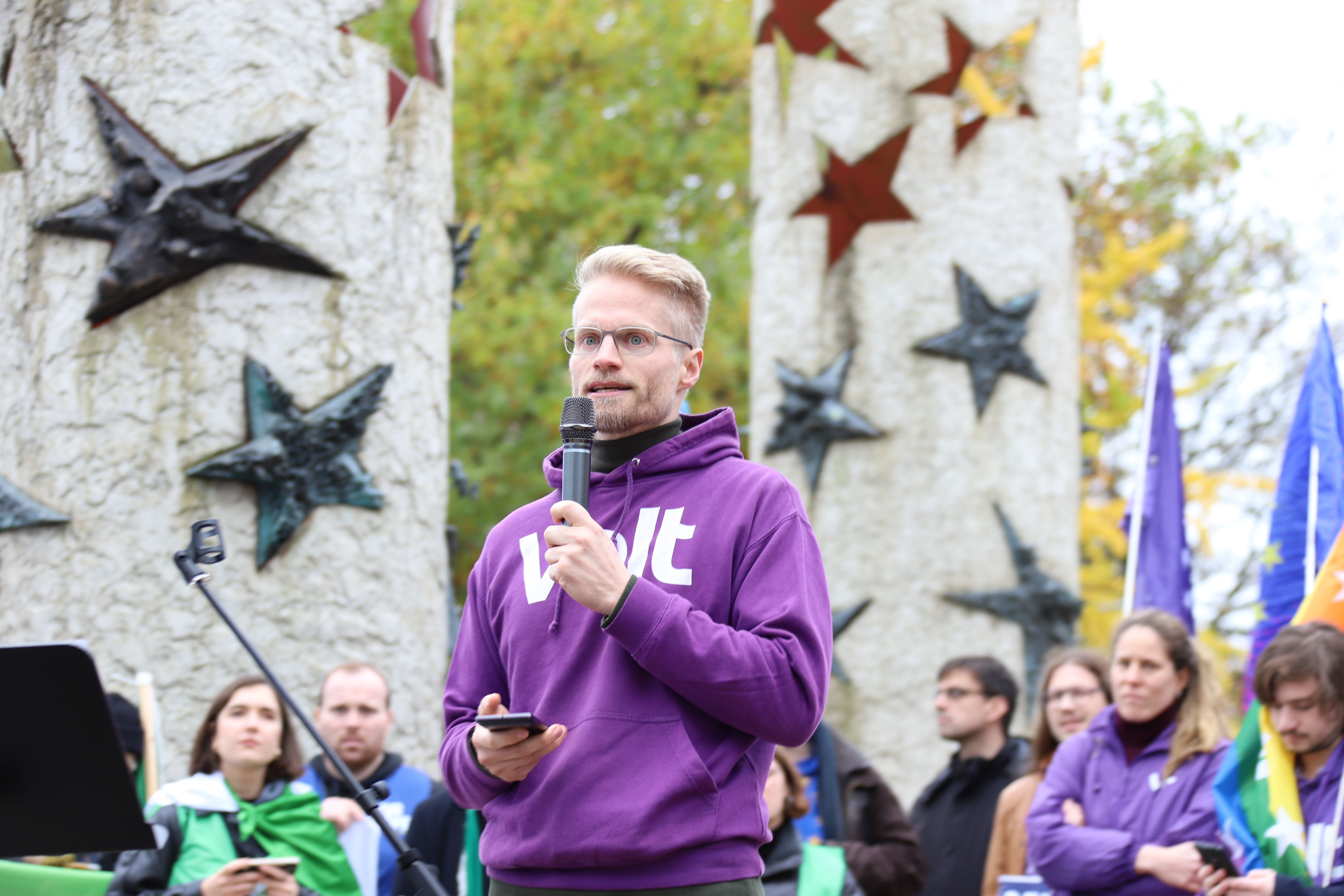 Kai Tegethoff from Volt Germany (MEP) in front of the Schengen memorial